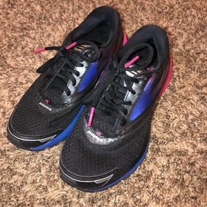 Brooks tennis shoes. Brand new.